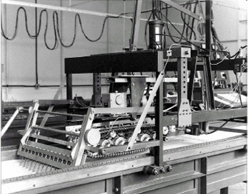 One-tenth single-track model of Challenger running gear.