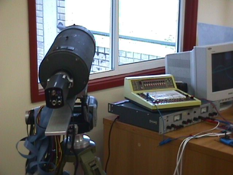 Portable Cassegrain telescope used for horizontal image capture.